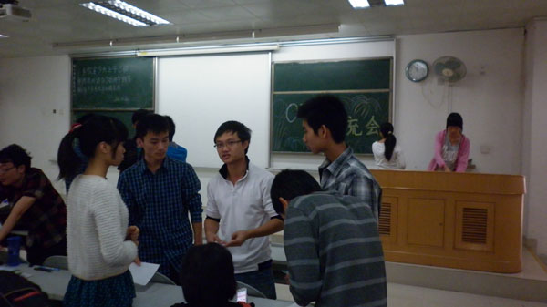 信息工程学院2010级专业学习经验交流会成功举行