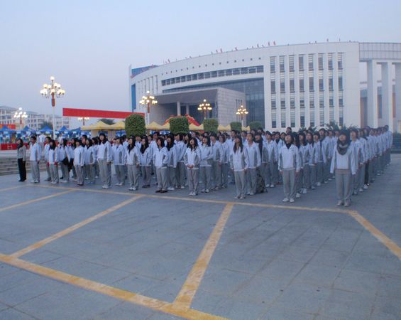 传递爱国之情，弘扬爱校之心——记信息工程学院首次升国旗仪式