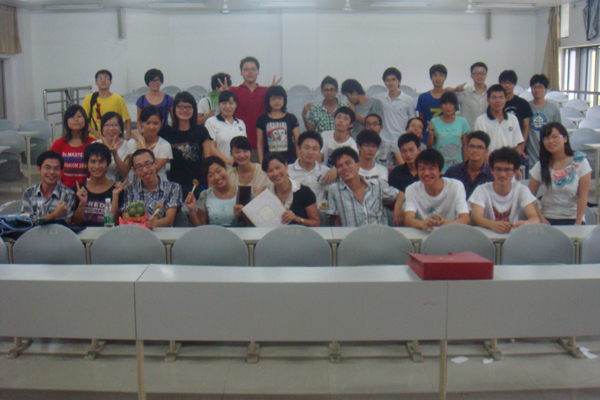 院党总支张静副书记与联系班举行交流座谈会